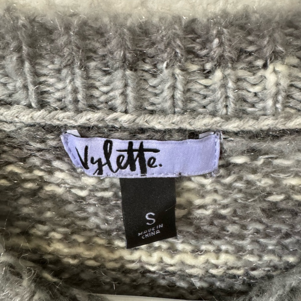 Fuzzy Grey Pattern Sweater - Picture 3 of 5
